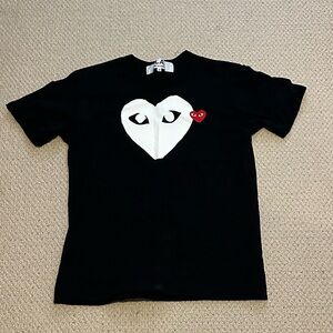 COMME DES GARÇONS PLAY black T shirt with double heart